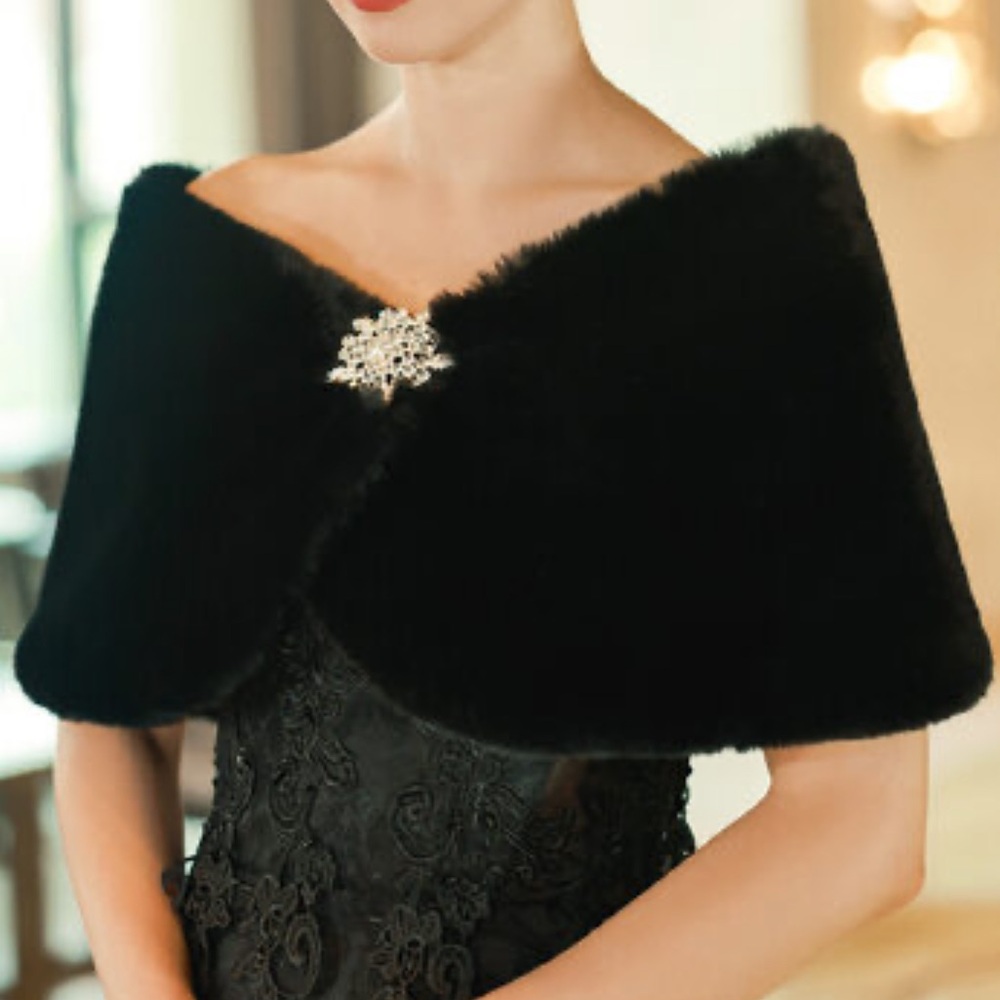 Elegant Black Faux Fur Cape
